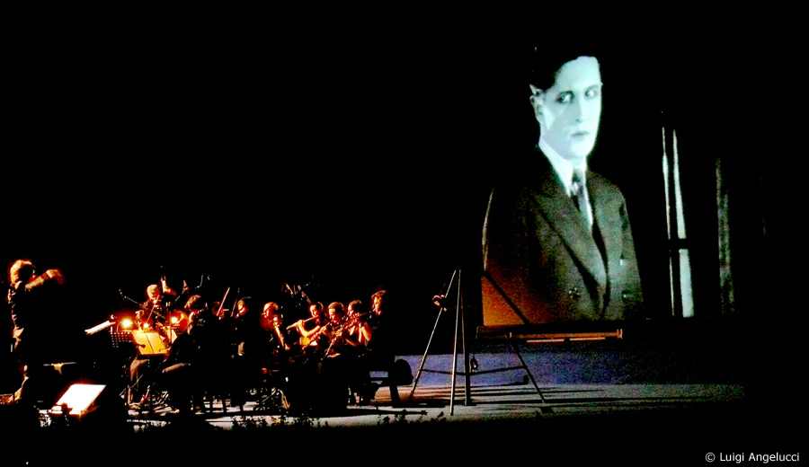 The Lodger - Music by Roberto Molinelli